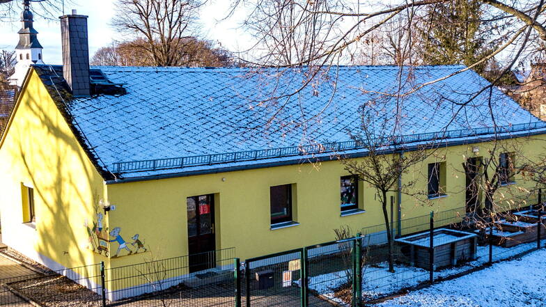 Die Kindertagesstätte "Feldmäuse" im Kriebsteiner Ortsteil Grünlichtenberg erhält einen Anbau. Bis zum 30. Juni 2022 sollen die Arbeiten abgeschlossen sein.