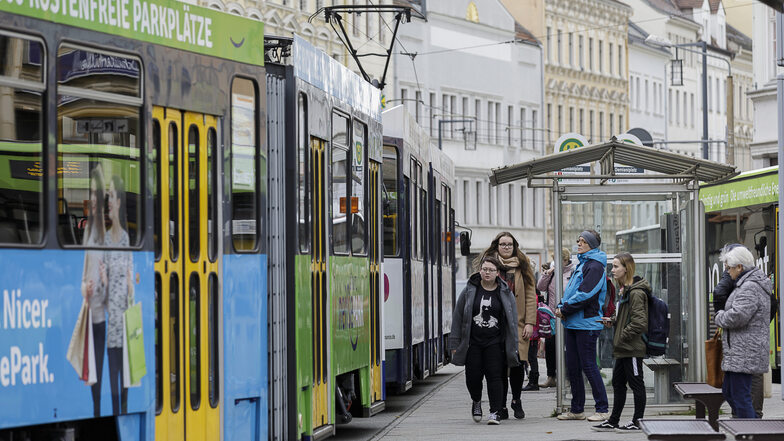 Anschlussmöglichkeiten, hier am Görlitzer Demianiplatz, sollen sich mit dem neuen Fahrplan  verbessern.