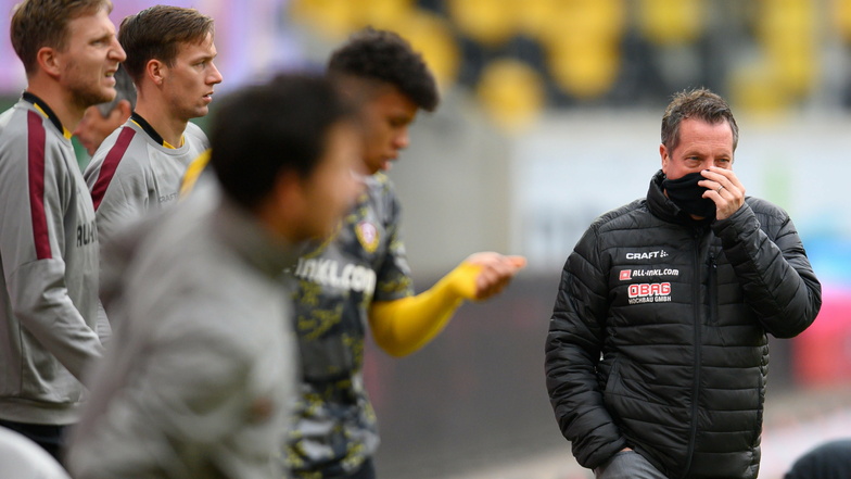 Dynamos Trainer Markus Kauczinski (rechts) hat für das Heimspiel gegen Unterhaching am Mittwochabend personell wieder mehr Optionen.