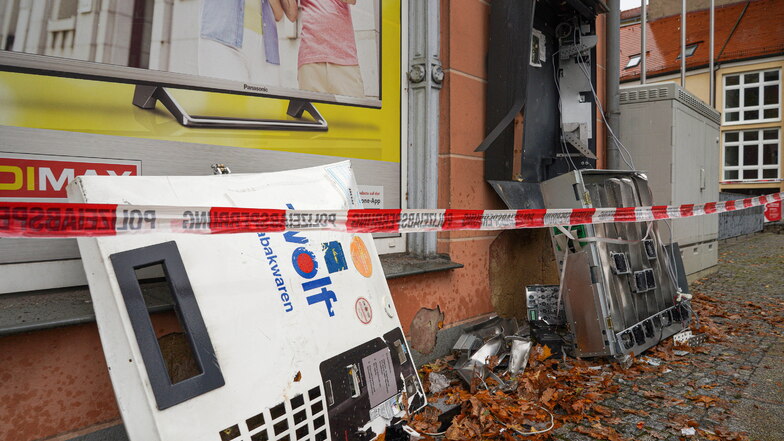 In Bautzen wurde in der Nacht zu Freitag ein Zigarettenautomat an der Ecke Friedensbrücke/Äußere Lauenstraße gesprengt.
