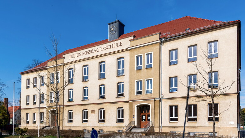 Die Fassade der Julius-Mißbach-Grundschule soll saniert werden.