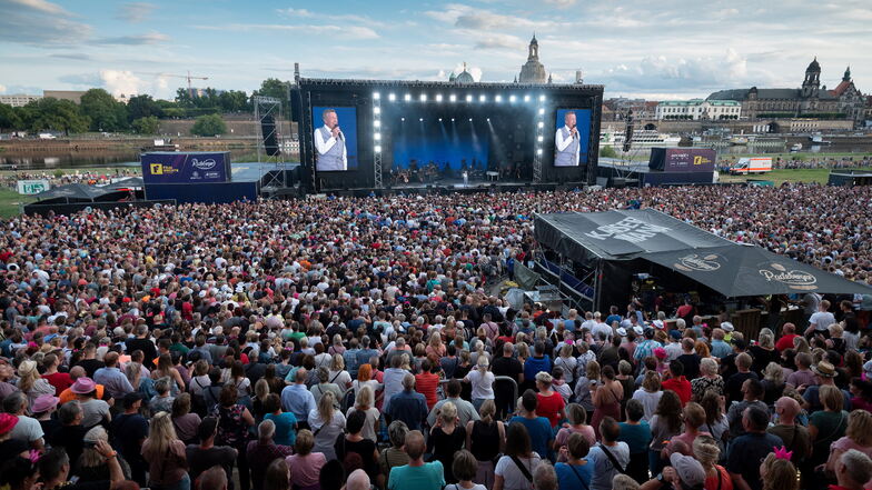 Zehntausende Menschen besuchen jedes Jahr die Konzerte von Roland Kaiser am Elbufer in Dresden. Wir wollten von ihnen wissen, wie sie die Kaisermania 2023 erlebt haben.