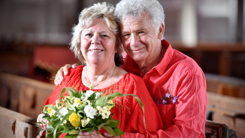 Annerose und Michael Röber aus Berlin sind zu ihrer Goldenen Hochzeit in die Obercunnersdorfer Kirche gekommen. Mit dem Ort verbinden sie besondere Erinnerungen an ihre Hochzeitsreise.