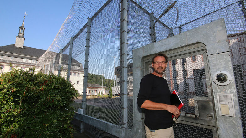 Seit fast zehn Jahren hilft S. Karsch Häftlingen dabei sich nach der Haft neu zu organisieren.