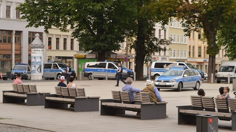 Kein ungewohntes Bild: Auf dem Marienplatz muss vor allem in den Sommermonaten öfter die Polizei anrücken. Meist sind es Auseinandersetzungen zwischen Jugendlichen verschiedener Nationen – nicht selten ist auch Alkohol im Spiel.