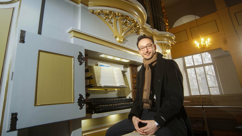 Hans Christian Martin ist neuer Kantor in Crostau. Vor einem Jahr saß er erstmals an der Silbermann-Orgel, heute ist sie sein Instrument.