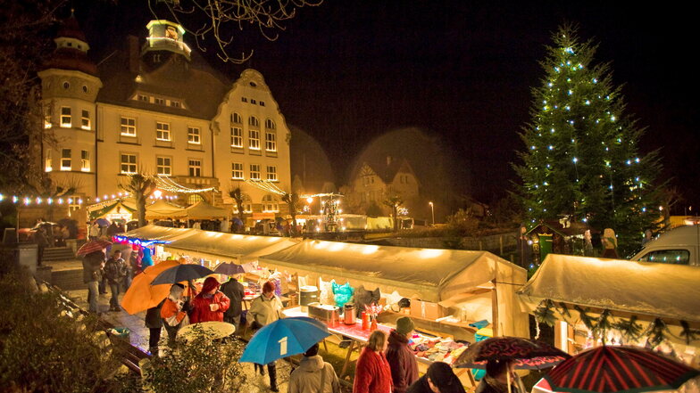 Am zweiten Adventswochenende finden wieder vielerorts Weihnachtsmärkte statt. Auch in Großröhrsdorf - hier ein Archivfoto, öffnet der Markt seine Tore.