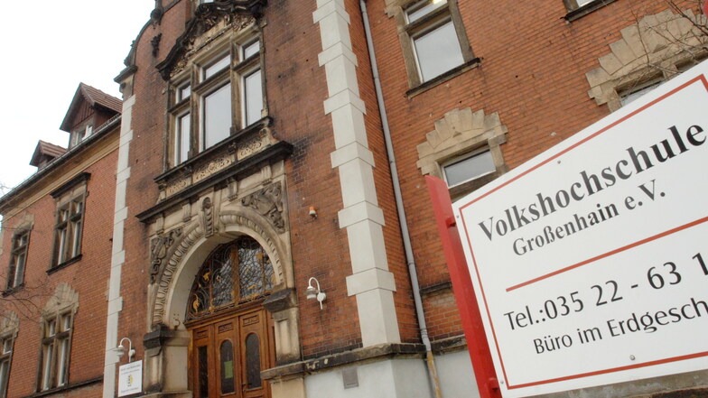 Früher befanden sich Volkshochschule und Musikschule in dem Gebäude, das dem Landkreis gehörte.
