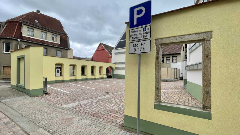 Nach der Markierung und Beschilderung konnte der neue Parkplatz "Destille" in Roßwein am Freitag freigegeben werden.