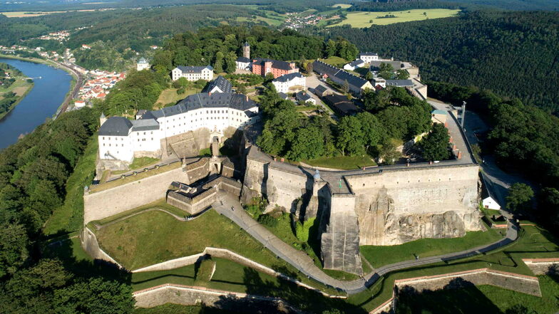 Premiere: Warum die Festung Königstein Geschichte mit Heavy Metal vermittelt