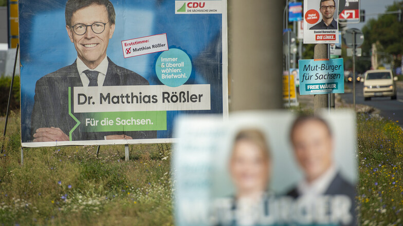 Noch hängen beziehungsweise stehen die Wahlplakate an der Dresdner Straße in Coswig. Die AfD hat die CDU bei dieser Wahl überholt. Bei der Stadtratswahl im Mai lag die Union noch vorn.