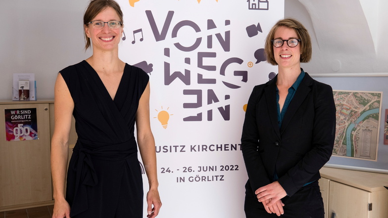 Sie sind die Ersten, die sich ins Vereinshaus des Aktionskreises für Görlitz eingemietet haben: Antje Hüttig (links) und Maria-Ruth Schäfer vom Lausitzer Kirchentag.