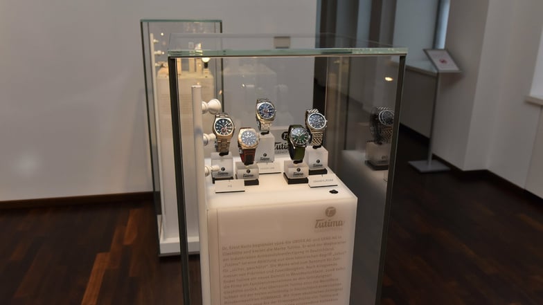 So werden Tutima-Uhren im Glashütter Uhrenmuseum präsentiert. Der Dieb war nach 25 Minuten weg.