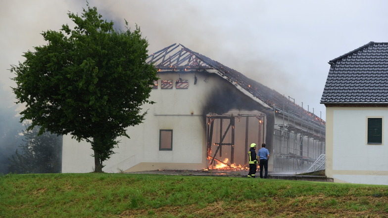 Zwei Tage nach dem Scheunenbrand im Großweitzschener Ortsteil Strocken äußert sich das betroffene Ehepaar Susann und Hans-Georg Munz erstmals zu den Ereignissen von Dienstag.
