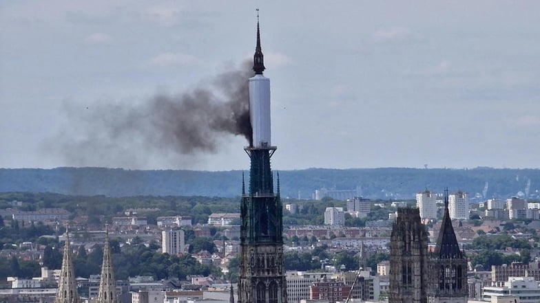 Brand im Turm der Kathedrale von Rouen gelöscht