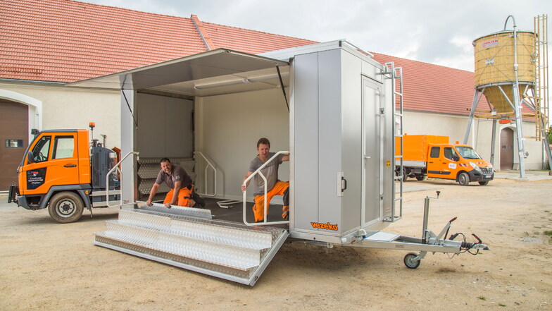Mitarbeiter der Kois haben im vergangenen Jahr einen Eventwagen für die Gemeinde Kodersdorf gebaut.