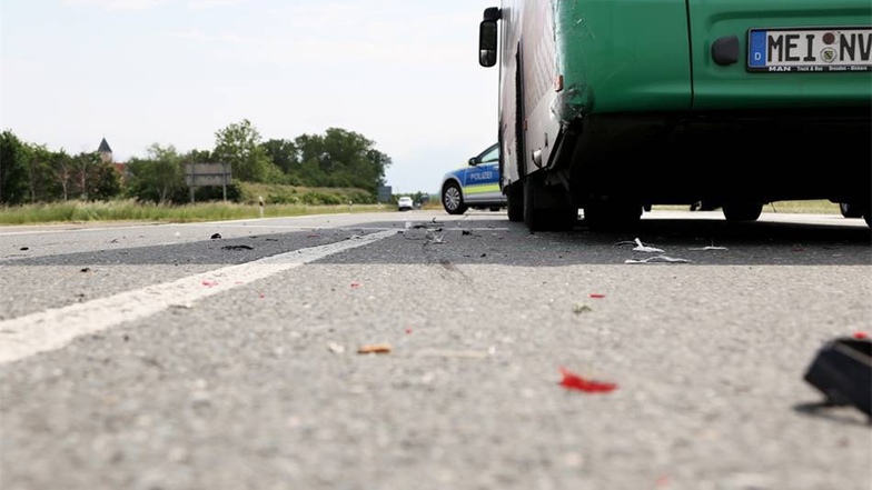 Glück im Unglück: Von den Businsassen wurde niemand verletzt. Am Fahrzeug entstanden einige Tausend Euro Schaden.