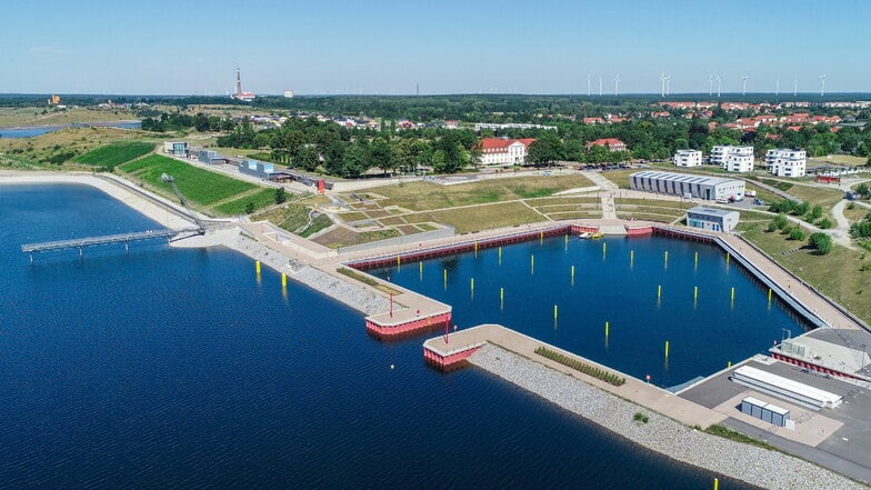 Zu den Lausitzer Gewässern, die zur Saison 2026 für den Wassersport und Baden freigegeben werden sollen, gehört der Großräschener See.