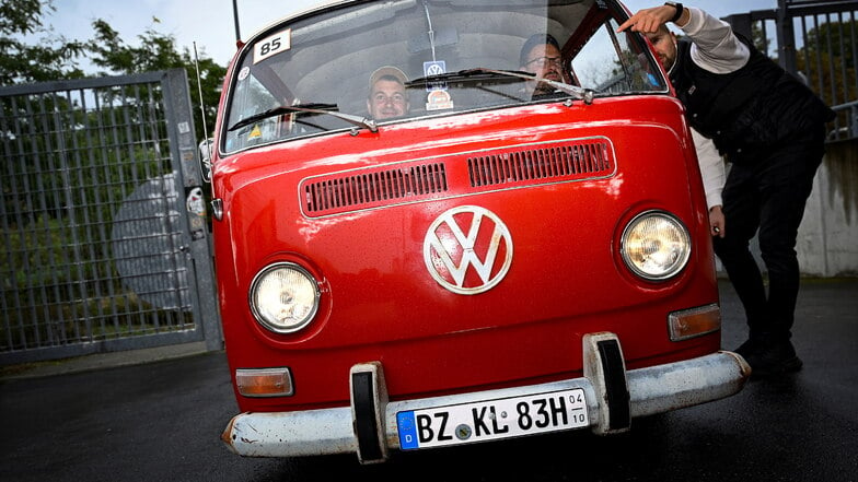 Vw T2a Sunroof, Baujahr 1969, mit Fahrer Kevin Lorenz und Beifahrer Marco Lorenz.