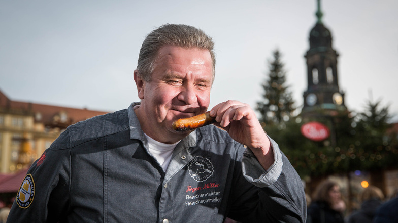 Erst riechen, dann schmecken: Jürgen Müller lobt die Idee, eine saisonale Bratwurst mit Pfefferkuchen anzubieten.