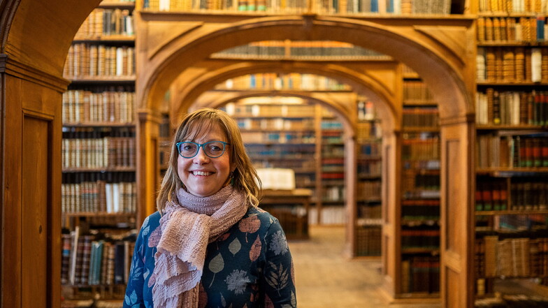 Karin Stichel im historischen Büchersaal im Kulturhistorischen Museums Barockhaus.