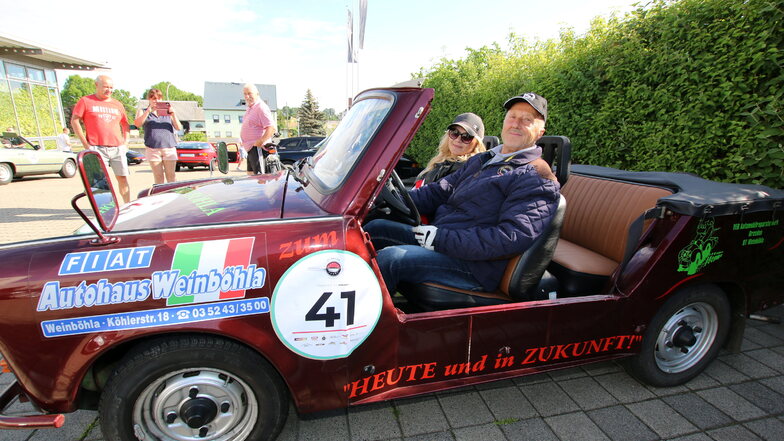 Erwin und Diana Meinert sind mit ihrem 40 Jahre alten Trabi Cabrio bei der CC Rallye für das LSD Team Weinböhla gestartet.
