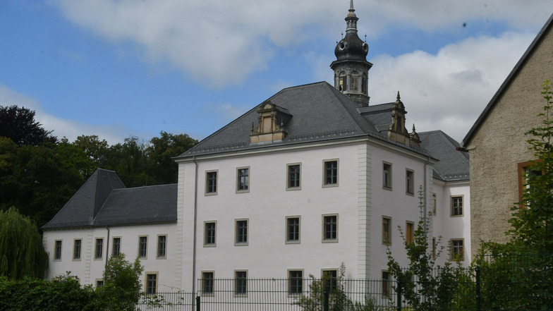 Das Schloss befindet sich in Privatbesitz. Ein Großteil des Parkes ist jedoch öffentlich zugänglich.