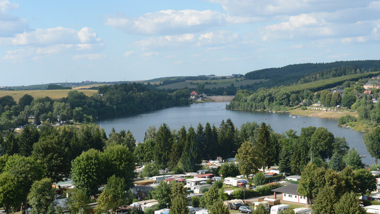 Blick über die Talsperre Malter und den Campingplatz Paulsdorf.