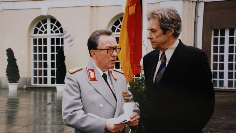 Im "Deutschlandspiel" spielte der Mann, der in der DDR im Gefängnis saß, Stasichef Erich Mielke, hier mit Ezard Haußmann als der sowjetische Botschafter Valentin Falin.