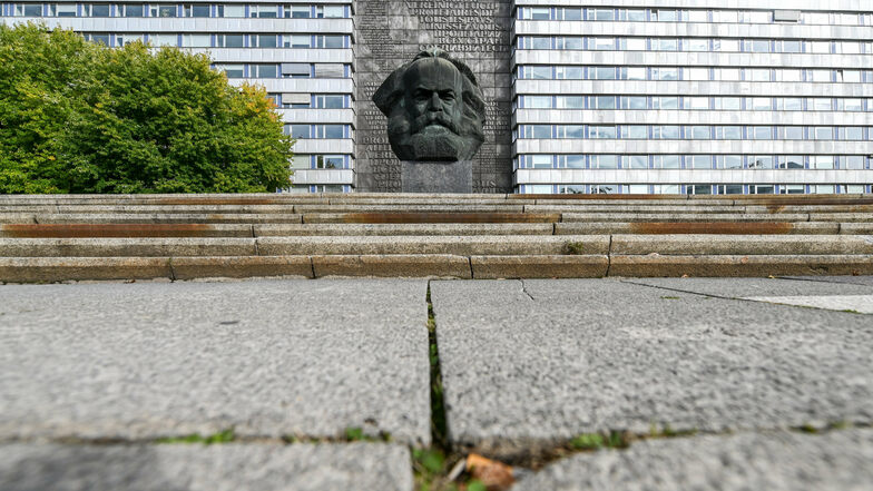 Am Karl-Marx-Monument in Chemnutz fand eine Gedenkveranstaltung zu den Novemberpogromen von 1938 statt. Diese wurde jedoch gestört.
