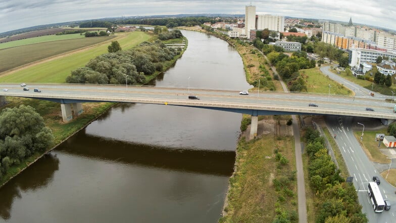 Die Elbbrücke in Riesa wurde erst im Mai dieses Jahres kontrolliert - für rund 35.000 Euro. Ihr Zustand sei befriedigend bis ausreichend.