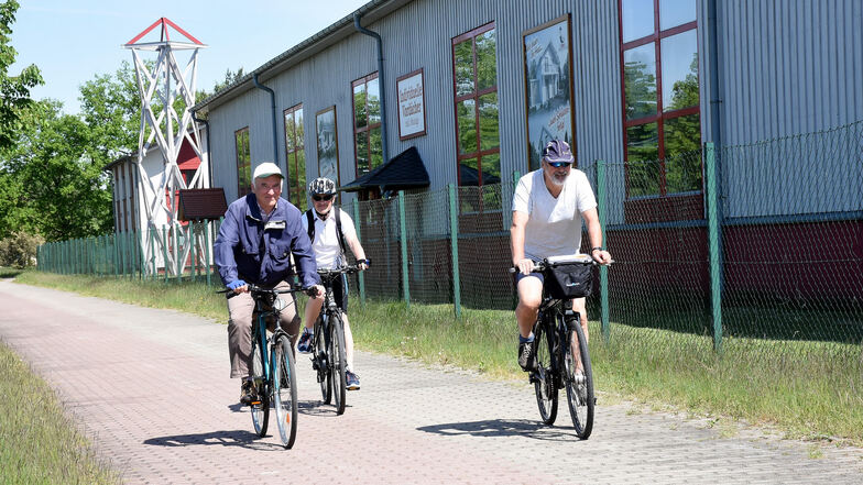 Diese drei wackeren Pedalritter starteten im Vorjahr in Weißwasser zur Sternradfahrt und passierten auf ihrer Tour auch Rothenburg. Jedes Jahr nehmen mehrere Tausend Radler an der Veranstaltung teil.