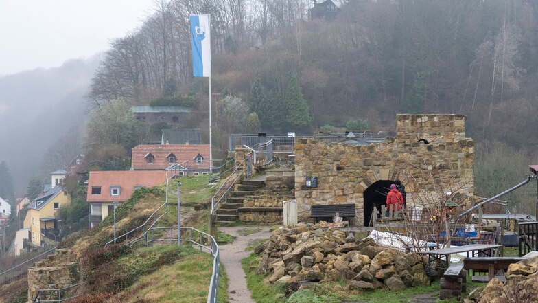 Der Sandsteinsockel der einstigen Burg Wehlen bleibt erhalten. Was darauf entstehen soll, sorgt jedoch für Diskussionen.