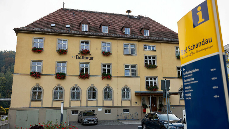 Rathaus Bad Schandau: bald wieder mit Polizeiposten.