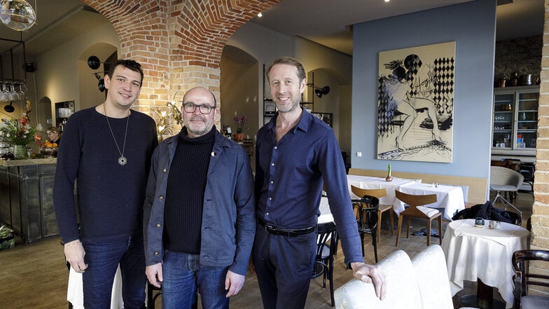 Der Architekt Christian Weise (Mitte), der Restaurantmanager Bas Dankers (r.) und der Koch Michiel Maessen (l.) aus Amsterdam eröffnen am Mittwoch das Restaurant "Horschel" im Hotel Emmerich am Görlitzer Untermarkt.