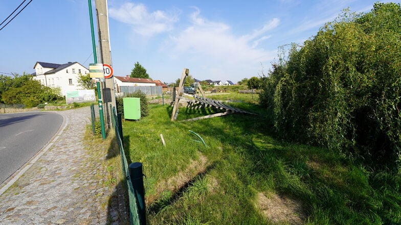 Auf der brachliegenden Fläche an der Niederwarthaer Straße im Klipphausener Ortsteil Weistropp soll eine Mehrgenerationensiedlung entstehen.