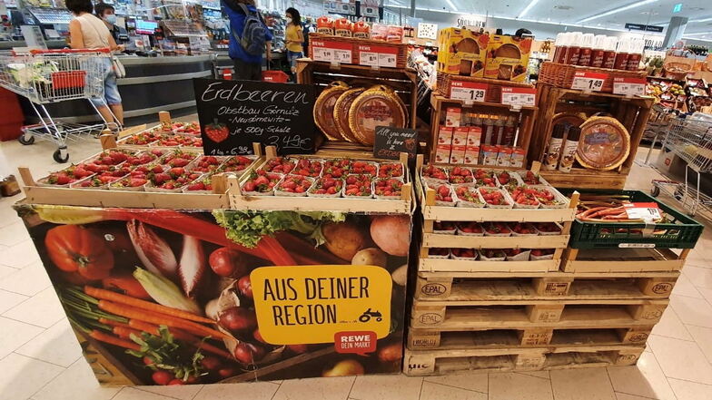 Regionalität bei Obst, Gemüse und vielen anderen Produkten ist Rewe-Chef Björn Keyser in seinen drei Märkten in Radebeul und Meißen ein wichtiges Anliegen.