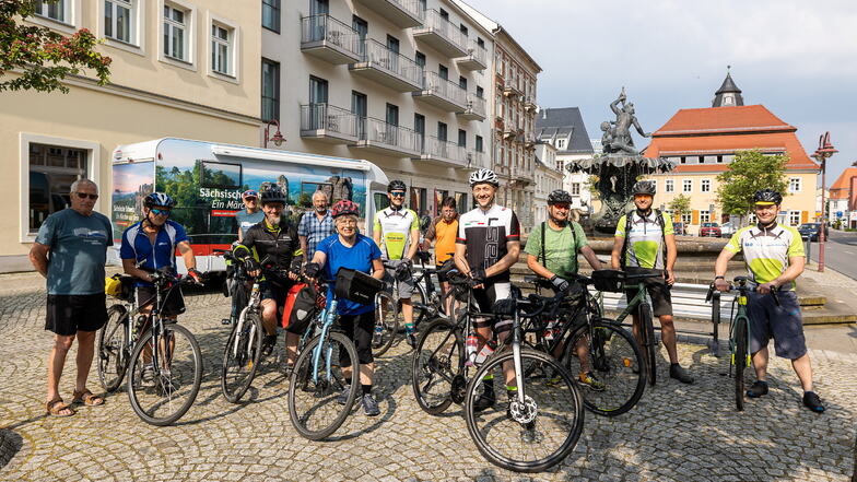 Die Radsportgruppe Bad Schandau fährt mit Bürgermeister Thomas Kunack (weißer Helm) in die Partnerstadt Überlingen.