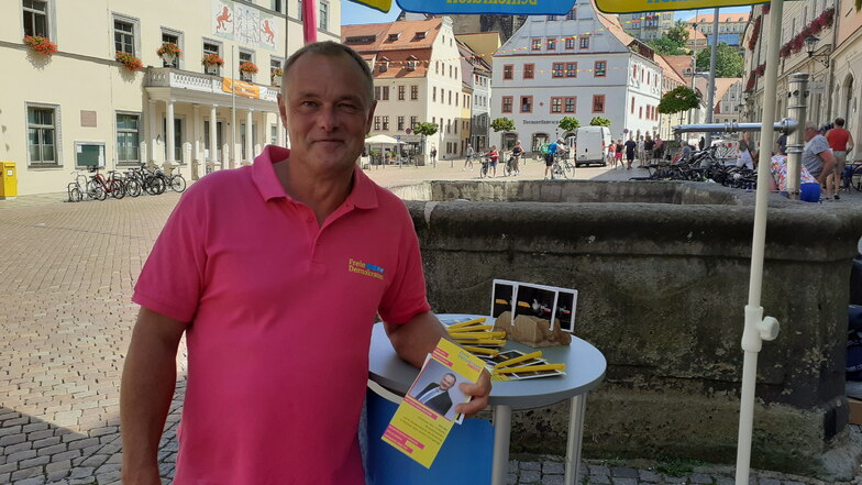 Dirk Jahn (FDP) startete am Freitag in Pirna seinen Bundestagswahlkampf.