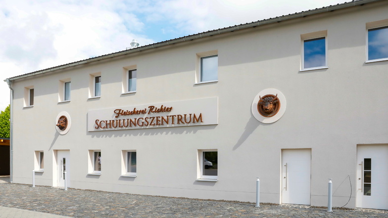 Eines der älteren Gebäude auf dem Löbauer Schlachthofgelände hat der heutige Betreiber, die Fleischerei Richter, zu einem modernen Schulungszentrum umgebaut.