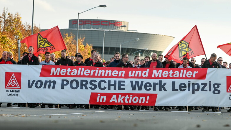 Bei Porsche in Leipzig war bereits am Dienstag vorübergehend gestreikt worden.