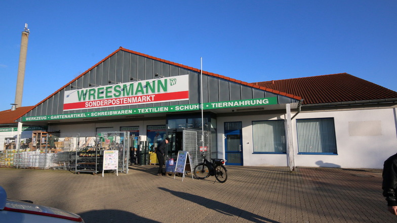 Der Sonderpostenmarkt Wreesmann zeigt Interesse am Standort Roßwein. Er will im Gewerbegebiet neu bauen. In Hartha gibt es einen solchen Markt schon länger.
