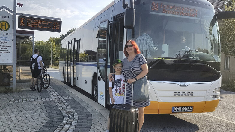 Mit dem Ersatzbus von Kamenz nach Dresden. Wir haben das getestet und für durchaus praktikabel befunden. Vorerst rollen die Busse weiter.