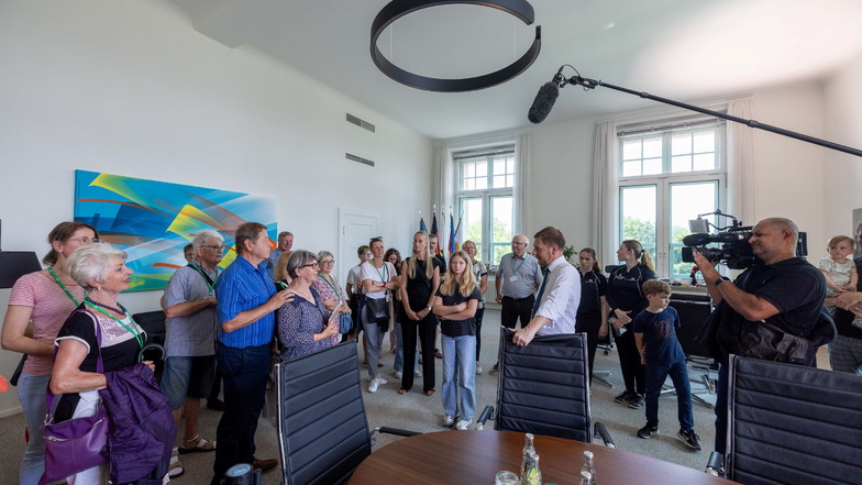 ... und bekamen unter anderem Einblick in das Büro des Ministerpräsidenten.