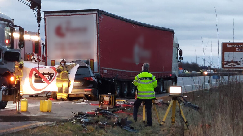 Autofahrer stirbt bei Unfall mit Laster auf A9