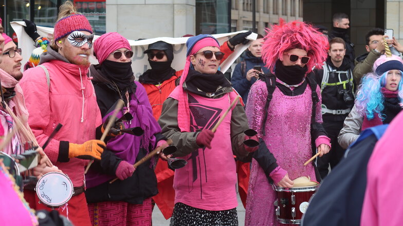Pinker Protest gegen die AfD auf dem Altmarkt. 