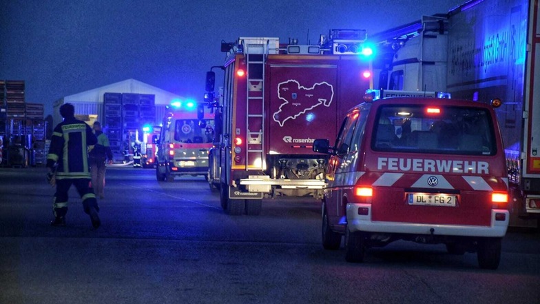 Mehrere Feuerwehren aus Hartha und Waldheim waren auf dem Gelände von Horizon Global im Einsatz. Die Löscharbeiten dauerten knapp drei Stunden.