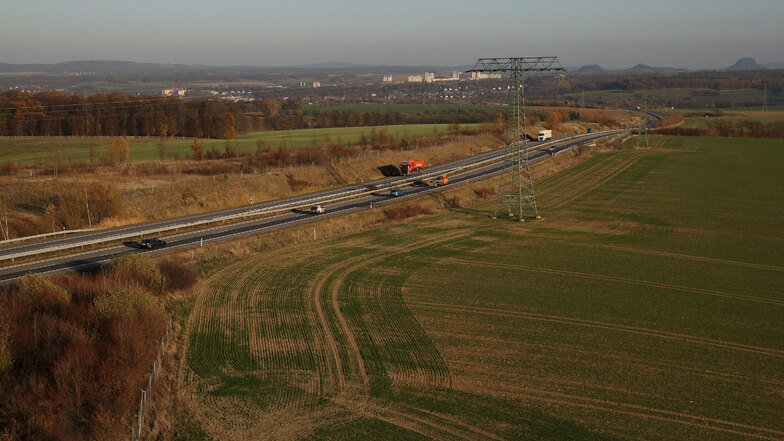 Geplante IPO-Flächen entlang des Pirnaer Autobahnzubringers: Die Erschließung funktioniert nur mit einem neuen Knotenpunkt.