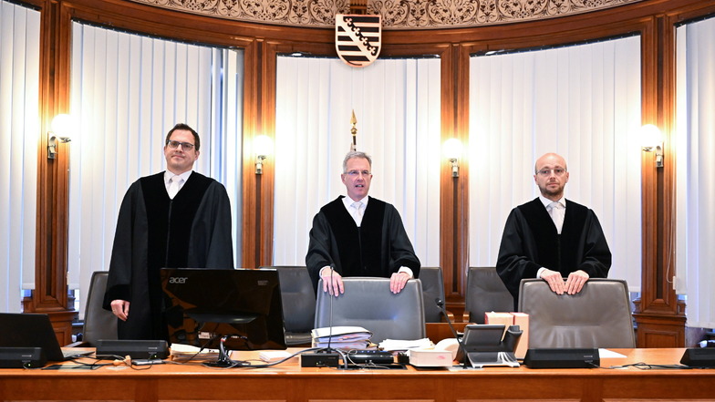 Das Leipziger Dienstgericht für Richter unter Vorsitz von Hanns-Christian John verwehrt AfD-Mann Jens Maier die Rückkehr in den Richterdienst.