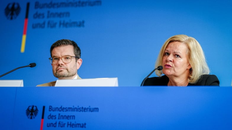 Nancy Faeser (SPD), Bundesinnenministerin , und Marco Buschmann (FDP), Bundesjustizminister, stellen ein Sicherheitspaket nach der Messerattacke von Solingen vor.